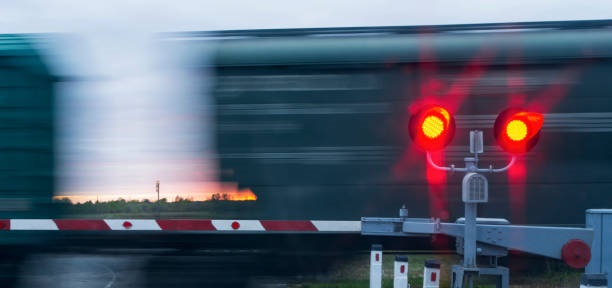 Дистанционное управление переездной сигнализацией необслуживаемых железнодорожных переездов